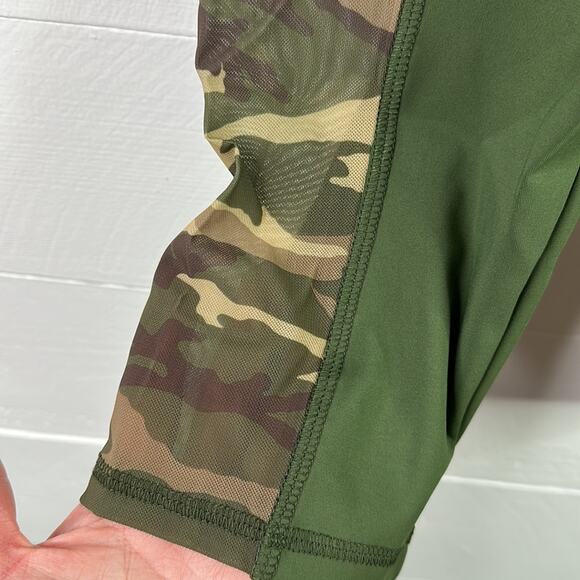 ABS2B Olive Green Camo Mesh Camouflage Butt Enhancer Workout Capris Size Large - Picture 8 of 10